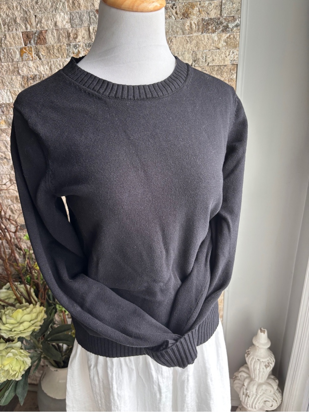 Amazon Essentials Women's Charcoal Black Crewneck Sweater